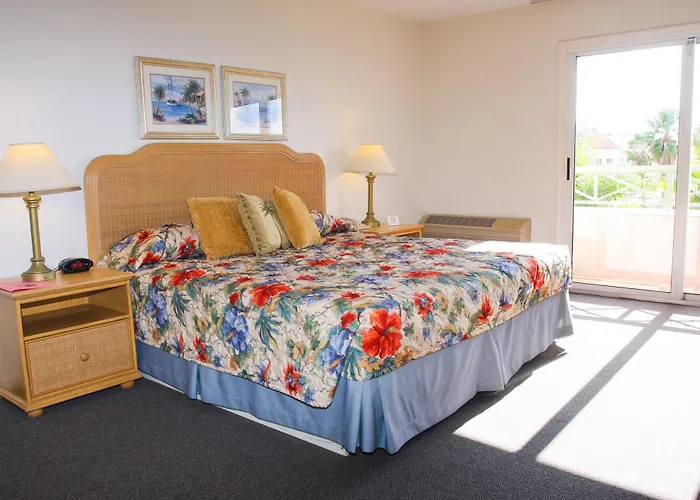 Castaways Resort And Suites
